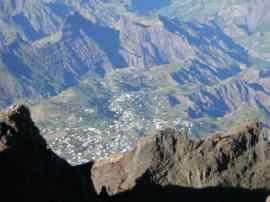 Vue de Cilaos du haut du Piton des Neiges