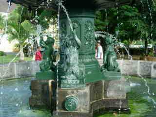 Fontaine de la place de la mairie de St-Pierre