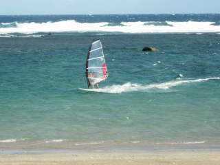 Planche  voile dans le lagon de St-Pierre