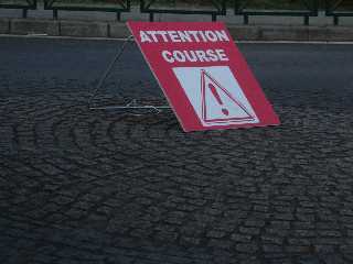 Attention, course !