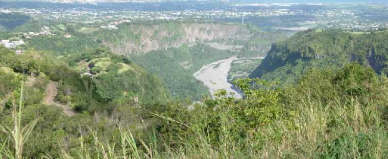 Le Bras de Cilaos depuis le Coteau Sec - Entre-Deux