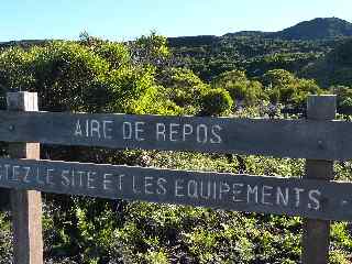 Aire de repos sur le sentier du Piton Rouge