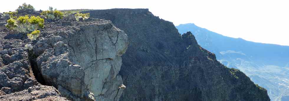 Failles sur le rempart de Cilaos