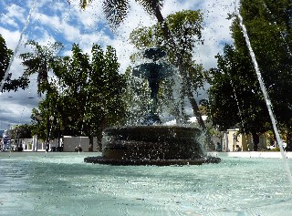 Fontaine sur la place de la mairie de St-Paul