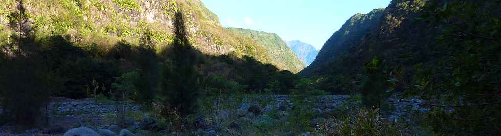 Bras de Cilaos, avec au fond, le Grand Bnare