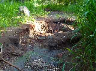 Fort de l'Etang-Sal -  Erosion du sentier