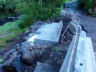 Le Grand Dfrich - Pose du pont Bailey sur la rivire Langevin