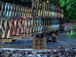 Le Grand Dfrich - Pose du pont Bailey sur la rivire Langevin