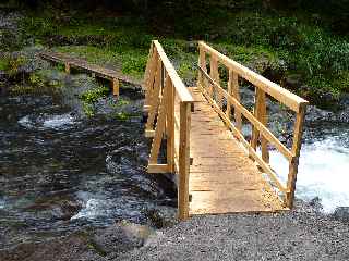 Le Grand Dfrich - Passerelle provisoire sur la rivire Langevin