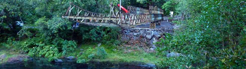 Le Grand Défriché - Pose du pont Bailey sur la rivière Langevin