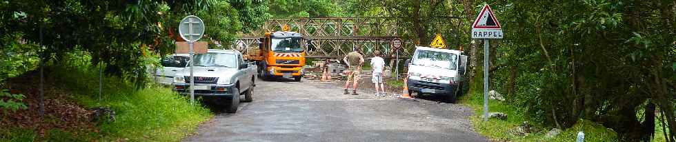 Le Grand Dfrich - Pose du pont Bailey sur la rivire Langevin