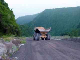 Dumper sur la piste de la Rivire des Remparts