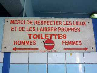 Saint-Paul - Toilettes du march forain