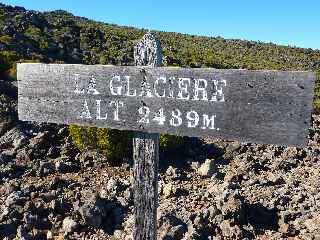 Sentier du Gte des Tamarins au Grand Bnare -  Panneau de la caverne de la Glacire