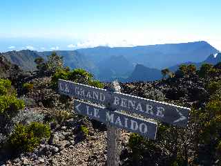 Sentier du Gte des Tamarins au Grand Bnare -  Arrive au rempart de Mafate