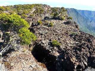 Sentier du Gte des Tamarins au Grand Bnare -  Failles dans le rempart