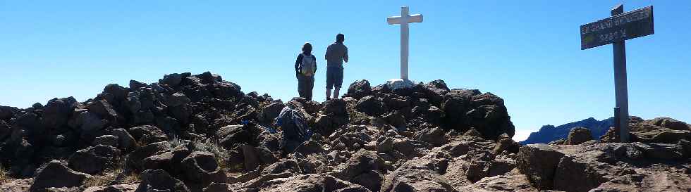 Touristes au sommet du Grand Bnare (2 898 m)