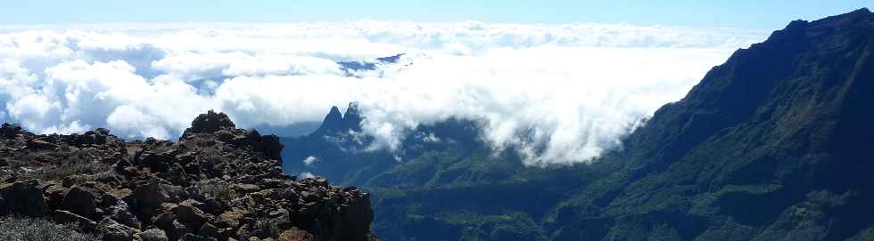 Sentier du Gte des Tamarins au Grand Bnare -  Nuages sur le Morne de Fourche