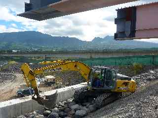Chantier de la construction du pont sur la rivière Saint-Etienne - Août 2011 - Paroi moulée et culée C9