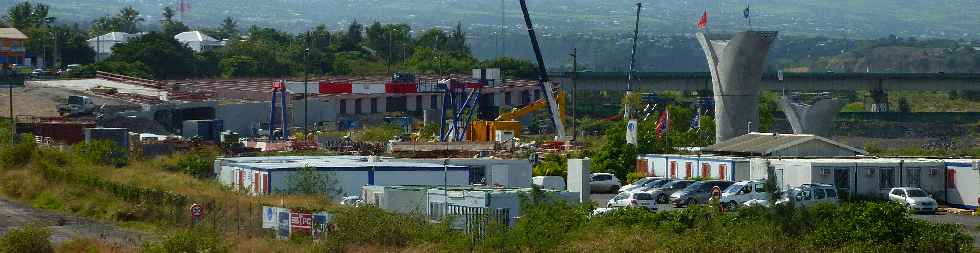 Chantier de la construction du pont sur la rivire Saint-Etienne - Aot 2011 -