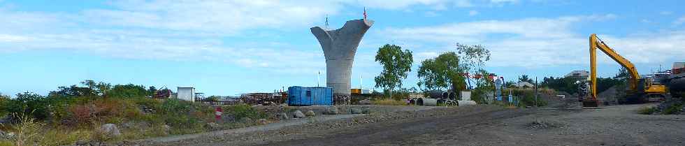 Chantier de la construction du pont sur la rivire Saint-Etienne - Aot 2011 - Pile d'essai