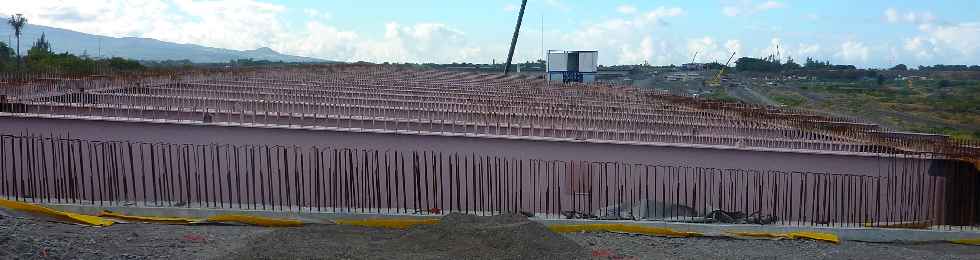 Chantier de la construction du pont sur la rivire Saint-Etienne - Aot 2011 - Charpente mtallique ct St-Louis