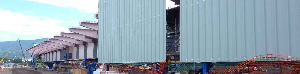 Chantier de la construction du pont sur la rivire Saint-Etienne - Aot 2011 - Rive gauche, charpente mtallique lance