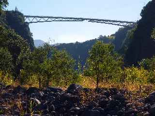 Dans le lit du Bras de la Plaine - Pont