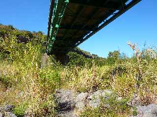 Dans le lit du Bras de la Plaine - Pont mtallique