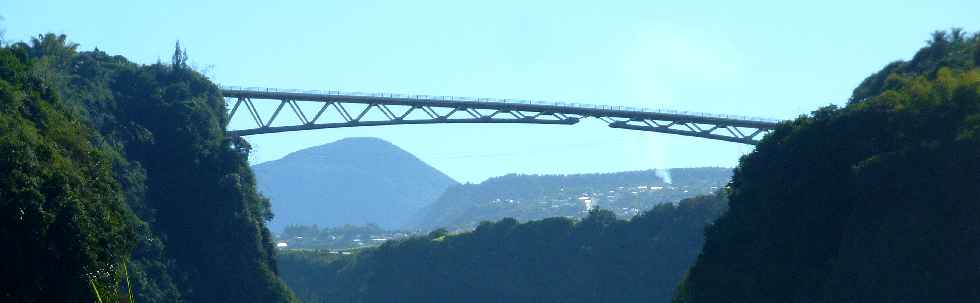 Dans le lit du Bras de la Plaine - Pont et Piton Bleu