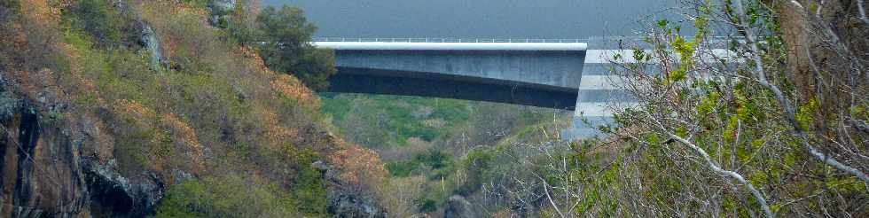Saint-Leu - Ravine des Colimaçons - Pont sur la route des Tamarins