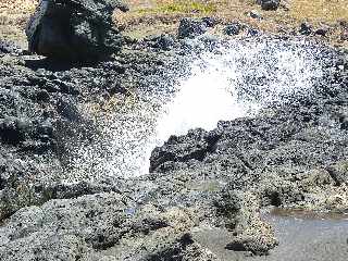 Cte sud-ouest - Coules basaltiques et tunnel de lave effondr