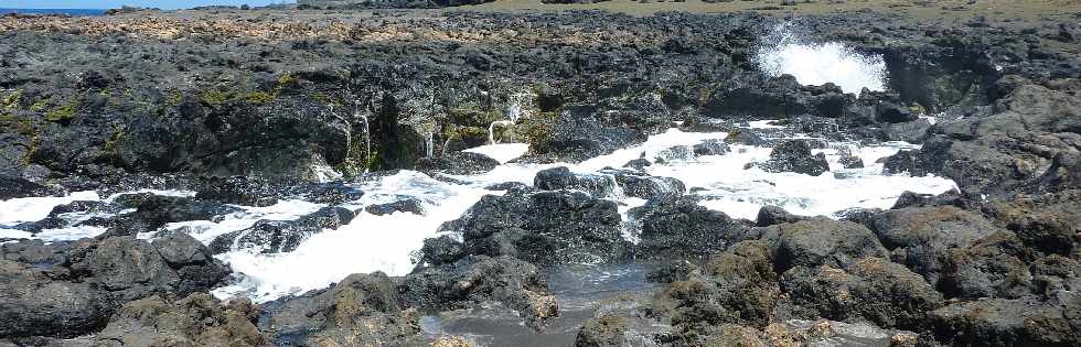 Cte sud-ouest - Coules basaltiques et tunnel de lave effondr