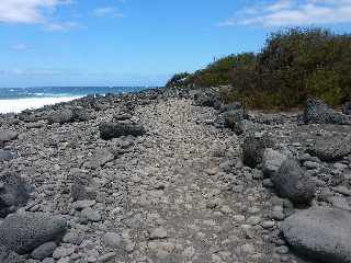 Sentier littoral d'Etang-Sal - Coules basaltiques - Cairns -