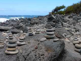 Sentier littoral d'Etang-Sal - Coules basaltiques - Cairns -