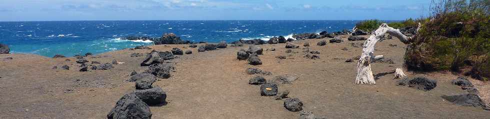 Sentier littoral d'Etang-Sal - Coules basaltiques -