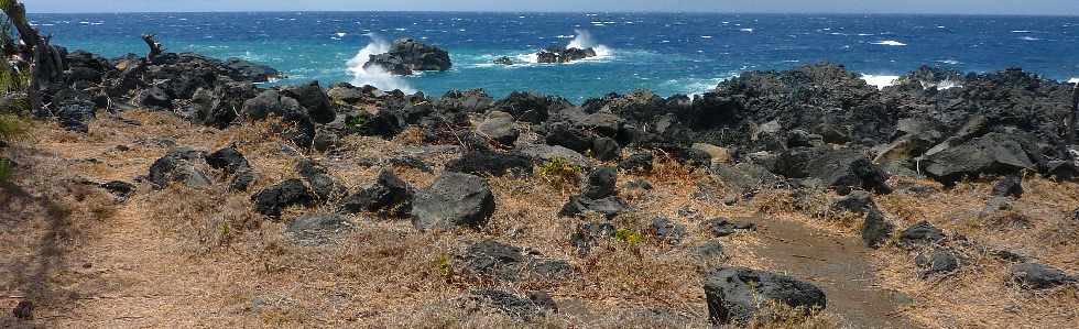 Sentier littoral d'Etang-Sal - Coules basaltiques -