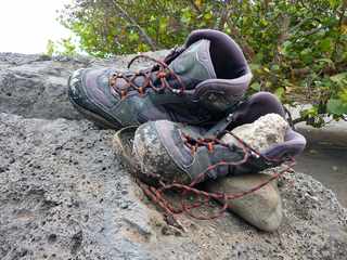 Etang-Sal - Sentier littoral - Abandon de chaussures