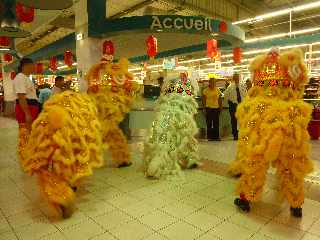 Nouvel an chinois 2012 à l'Hyper U de la Balance - St-Pierre - Association Hong de dragon et lion