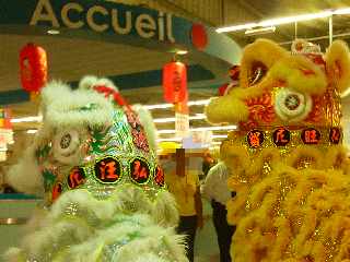 Nouvel an chinois 2012 à l'Hyper U de la Balance - St-Pierre - Association Hong de dragon et lion