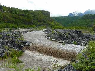 29 fvrier 2012 - Bras de Cilaos en crue - Radier du Ouaki