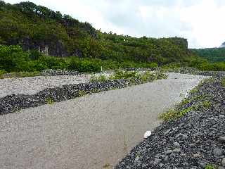 29 fvrier 2012 - Bras de Cilaos en crue - Radier du Ouaki