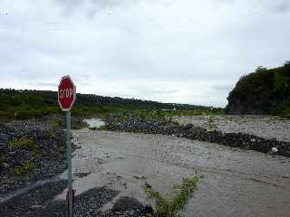 29 février 2012 - Bras de Cilaos en crue - Radier du Ouaki