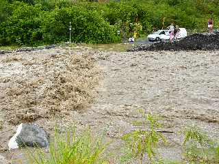 29 février 2012 - Bras de Cilaos en crue - Radier du Ouaki