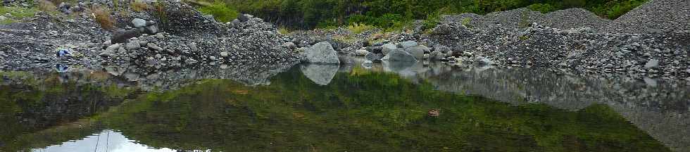 29 fvrier 2012 - Bras de Cilaos en crue - Radier du Ouaki