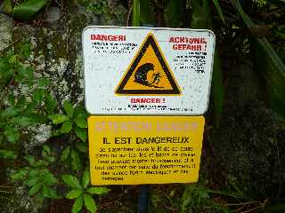 Pont d'Yves - Sentier vers le Bras de la Plaine - Panneau d'avertissement EDF