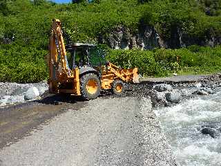 4 avril 2012 - Travaux de rtablissement du passage au Ouaki