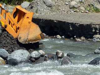 4 avril 2012 - Travaux de rtablissement du passage au Ouaki