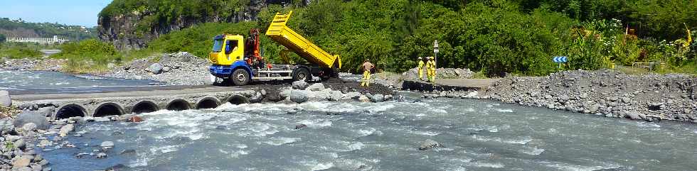 4 avril 2015 - Travaux de rtablissement du radier du Ouaki