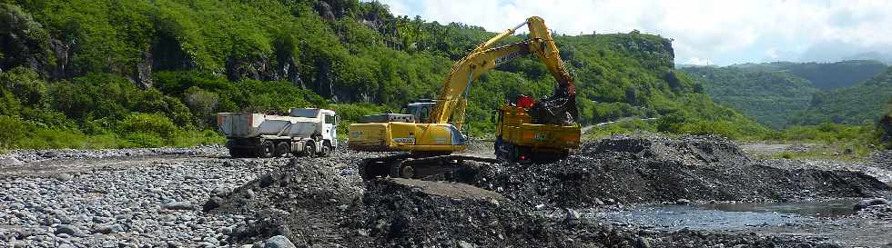 4 avril 2012 - Travaux de rtablissement du passage au Ouaki